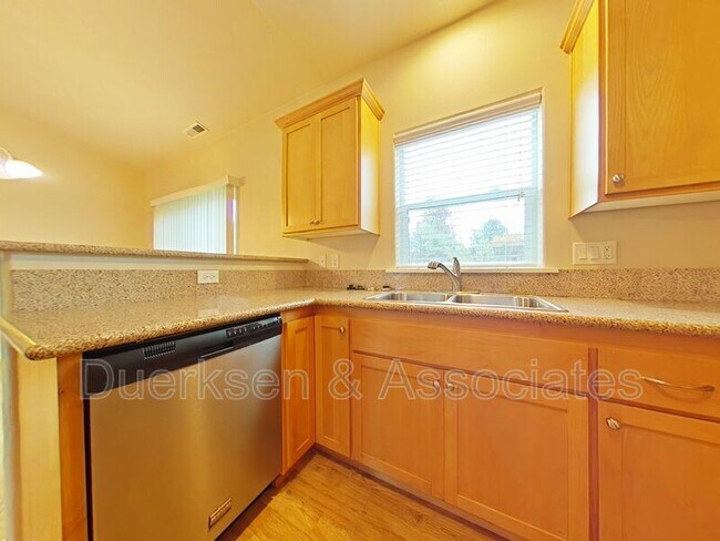 Foto del edificio - 3493 NW Coronado St