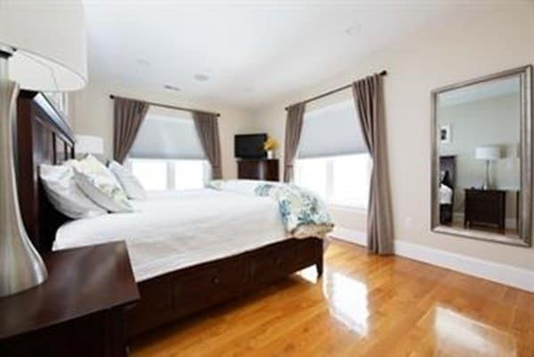 Building Photo - 360 W 2nd St