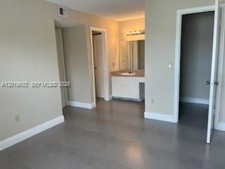 Foto del edificio - 1401 Village Blvd