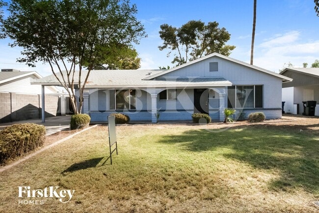 Building Photo - 5909 S Palm Dr
