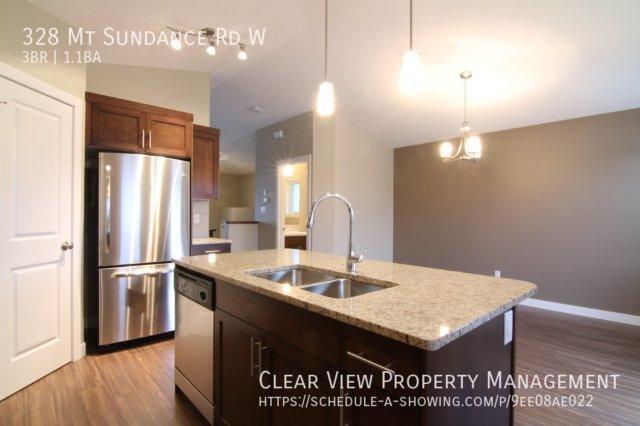 Building Photo - Luxury 3-Bedroom + 1.5-Bathroom Townhouse ...
