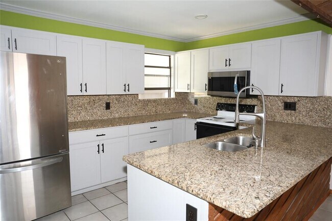 Foto del edificio - 8619 Putnam Dr