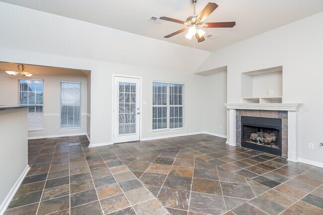 Foto del edificio - 11629 Leewood Dr
