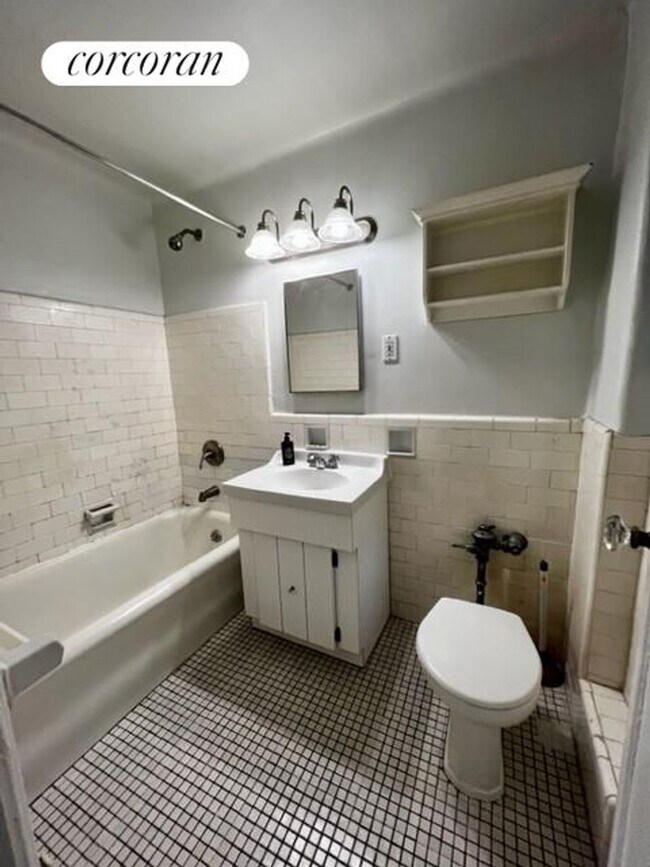 Building Photo - 59 Pineapple St