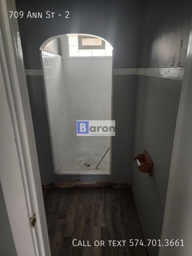 Building Photo - 709 Ann St