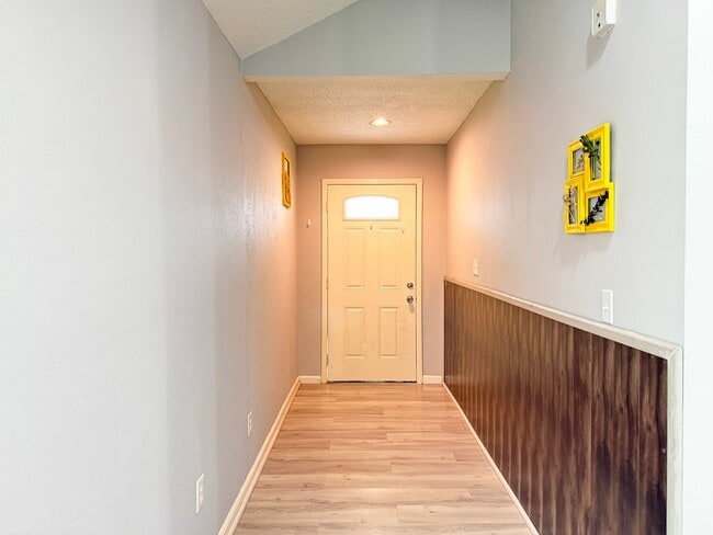 Foto del edificio - 6506 Briar Glade Dr