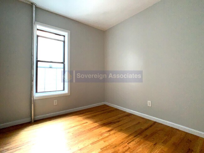 Foto del edificio - 530 Isham St