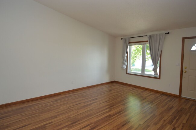 Foto del edificio - 2 Bed 2 Bath Townhome for Rent in East Gra...