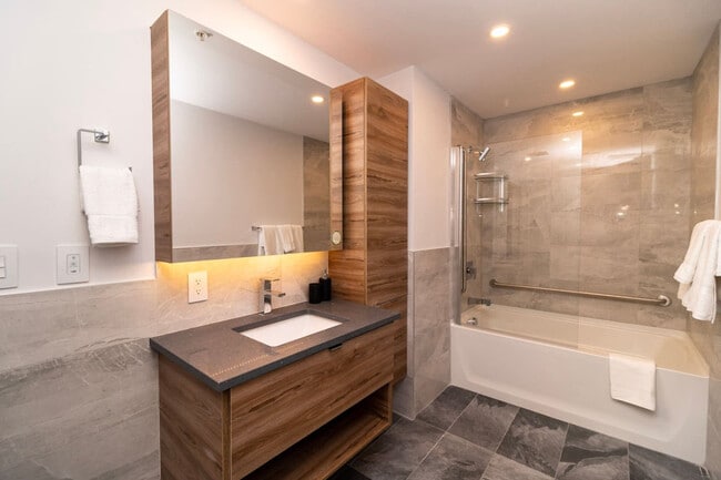 Photo du bâtiment - 5515 Clyde St.