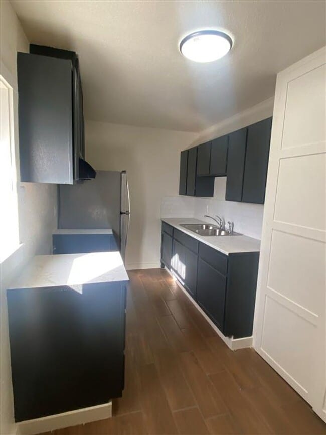 Building Photo - Cute 3/1 home with covered parking and large backyard