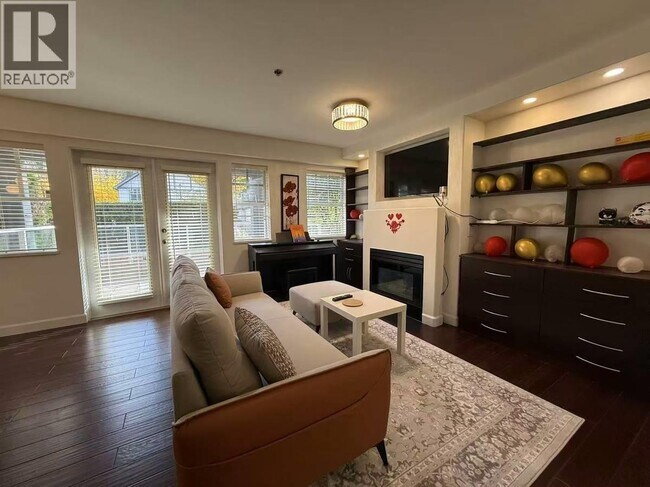 Photo du bâtiment - 5880 Hampton Pl