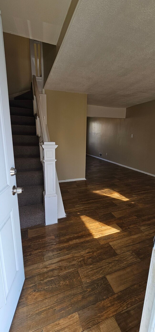 Foto del edificio - 2704 Lauretta Ave