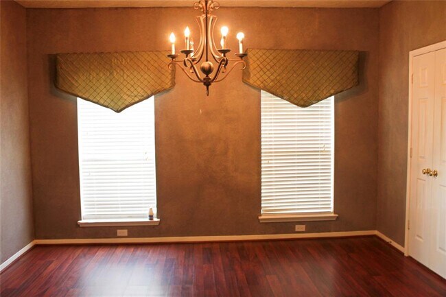 Building Photo - 8511 Cross Country Dr