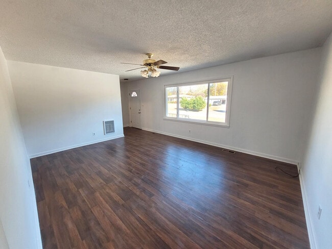 Building Photo - 2201 Windcrest Dr