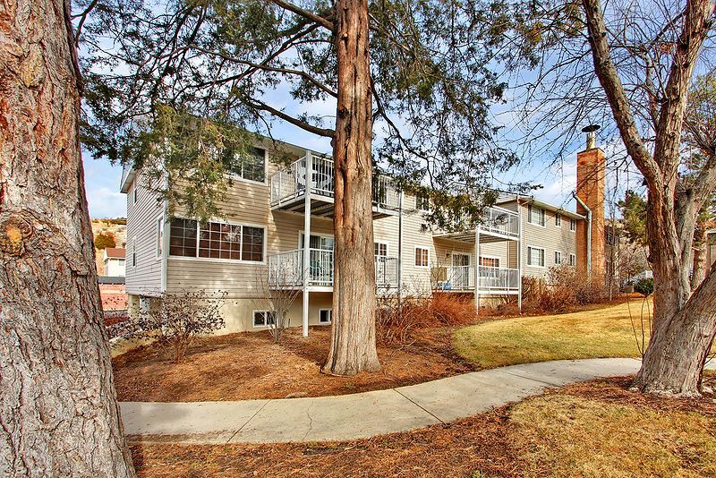 Primary Photo - 321 Village Ln