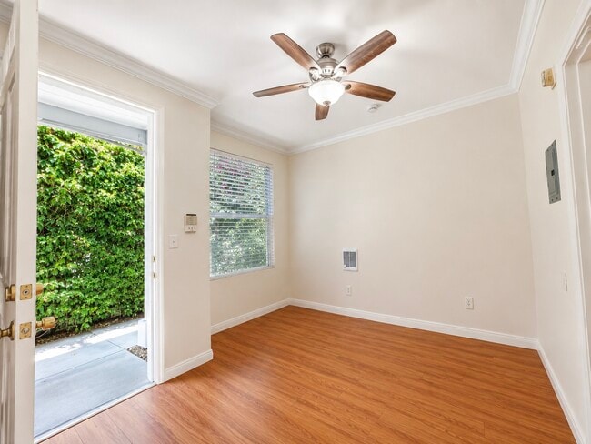 Building Photo - 1117 3rd St