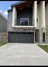 Building Photo - 8119 Venus St