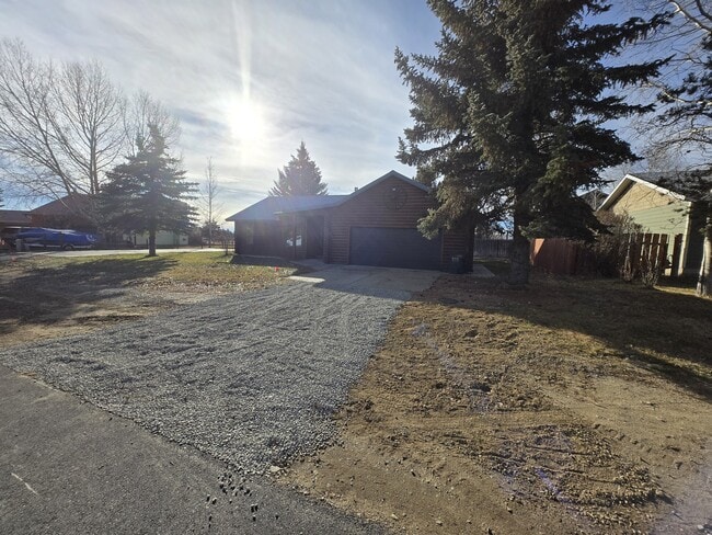 Building Photo - 426 Jade St