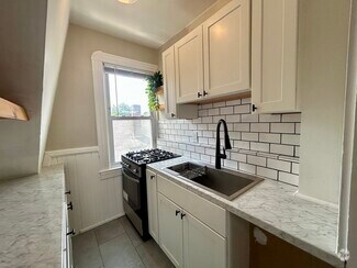 Building Photo - 84 Durfee St