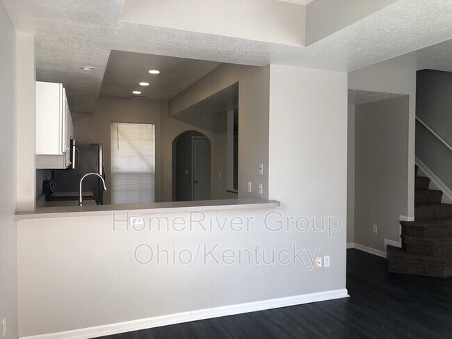Foto del edificio - 5835 Albany Grove