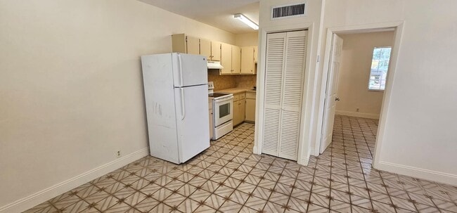 Foto del edificio - 9614 NW 5th Ave