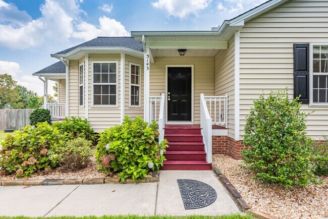 Foto del edificio - Beautiful Ranch Home with Large Fenced in Yard - Willow Spring - Available July 1st!