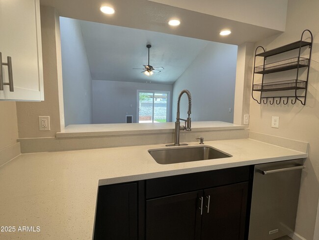 Foto del edificio - 5114 E Edgemont Ave