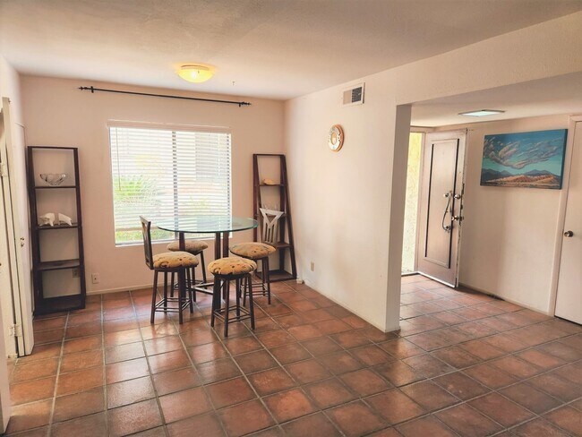 Building Photo - 3049 Conquista Ct