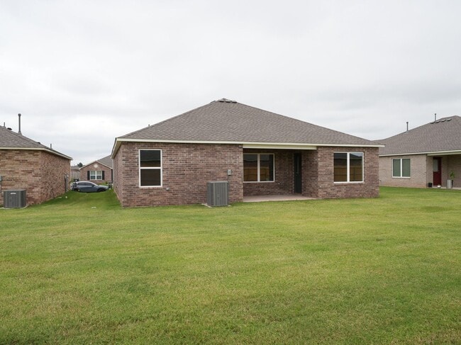 Foto del edificio - 4 Bedroom Home Available For Mid-September...