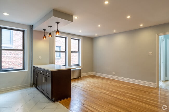 1BR, 1BA - 220 Cabrini Blvd