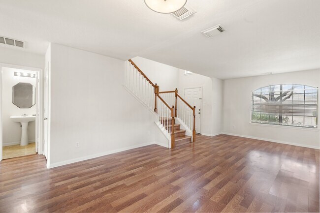 Foto del edificio - 3111 Holly Ranch Dr