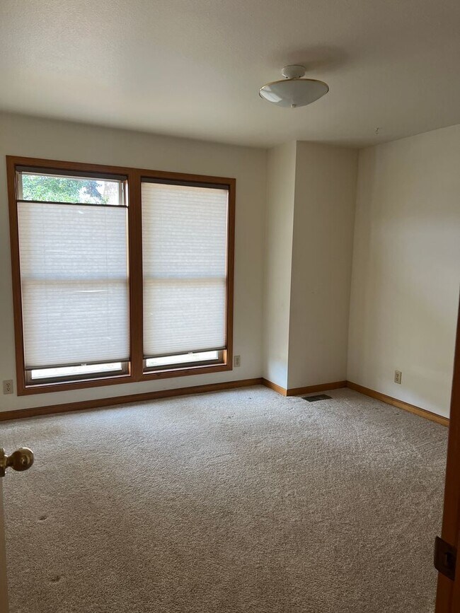 Foto del edificio - 1673 Calen Ln