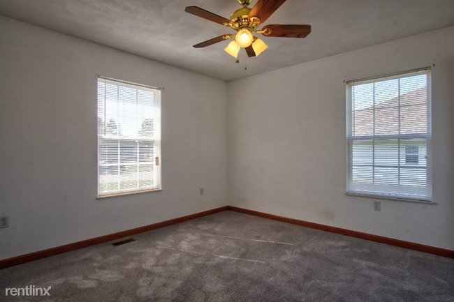 Building Photo - 2 br, 2 bath House - 812 Country Club Dr.