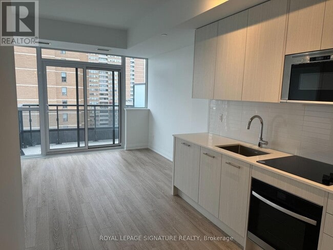 Building Photo - 286 Main St