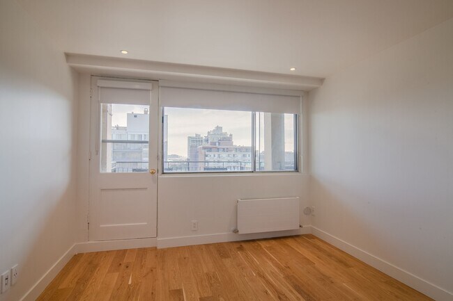 Building Photo - 3460 Rue Durocher