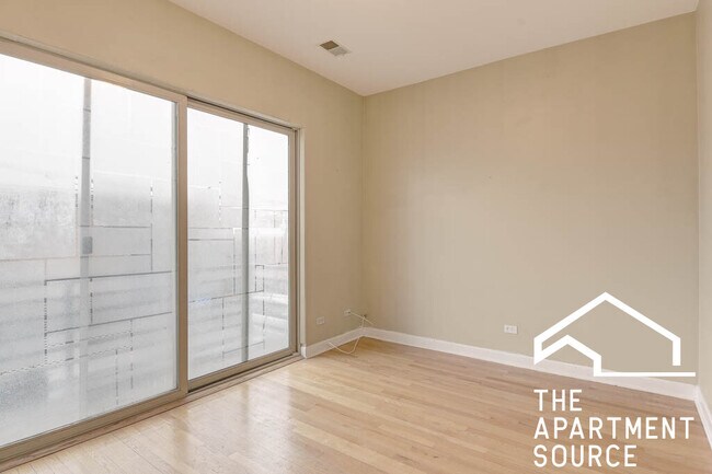 Foto del edificio - 1627 W Grand Ave