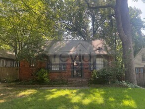 Building Photo - 588 Watson St