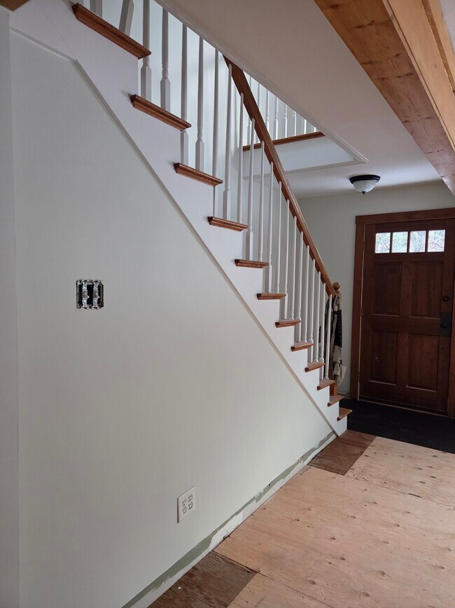 Building Photo - 40 Henry Bridge Rd