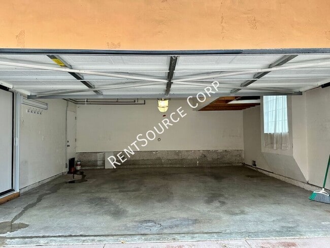 Building Photo - 25823 Dickens Ct