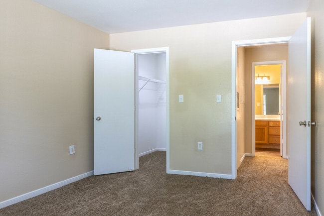 guest room.jpg - Park at Walkers Landing