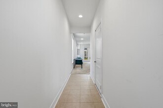 Building Photo - 25419 Hartland Orch Ter