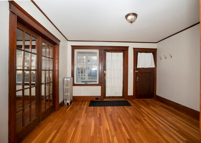 Foto del edificio - 72 Merrymount Rd