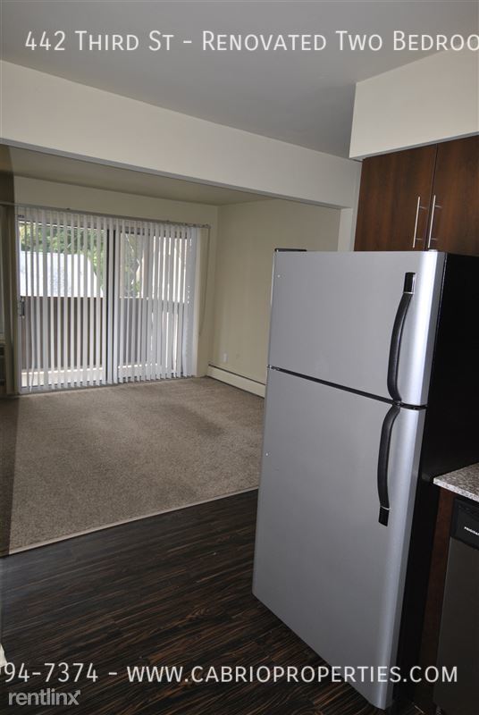 Building Photo - 442 Third St-Renovated Two Bedroom Apartments