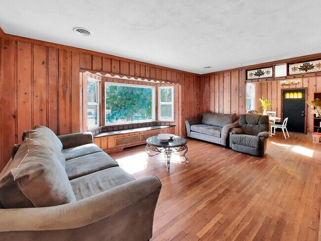 Building Photo - Spacious 4BR Rancher w/ Separate Basement space & Accessible Features – Sudbrook Park