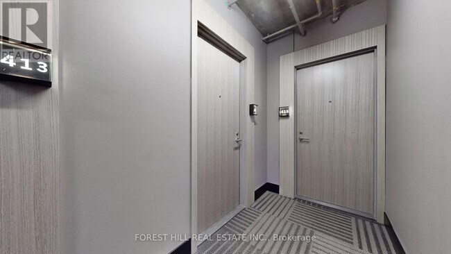 Building Photo - 111 Bathurst St