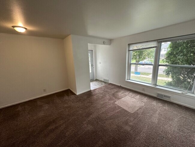 Foto del edificio - MUST SEE 2 Bedroom, 1 Bath Side by Side Du...
