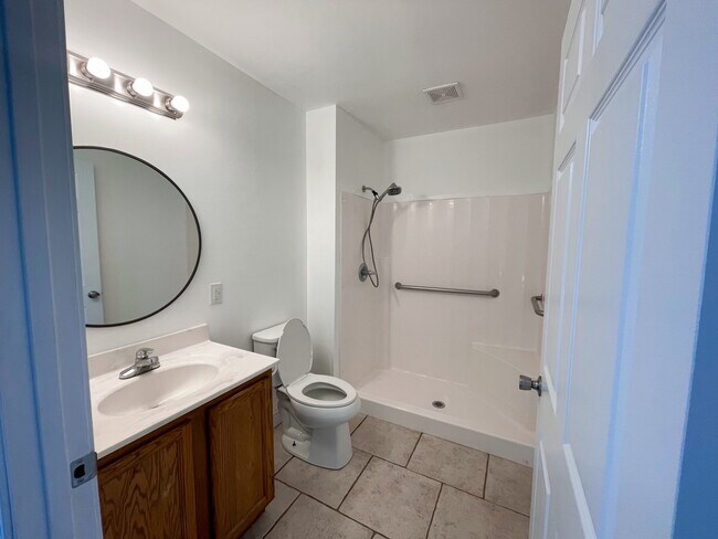 Foto del edificio - 2460 East 5th Street