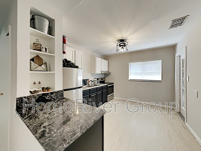 Foto del edificio - 39205 Park Dr