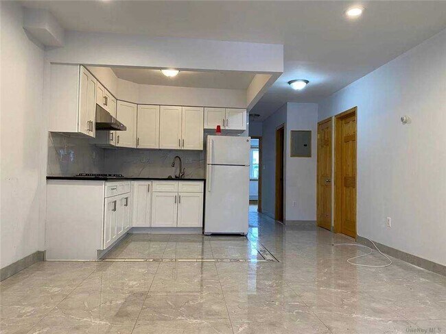Foto del edificio - 148-36 61st Rd