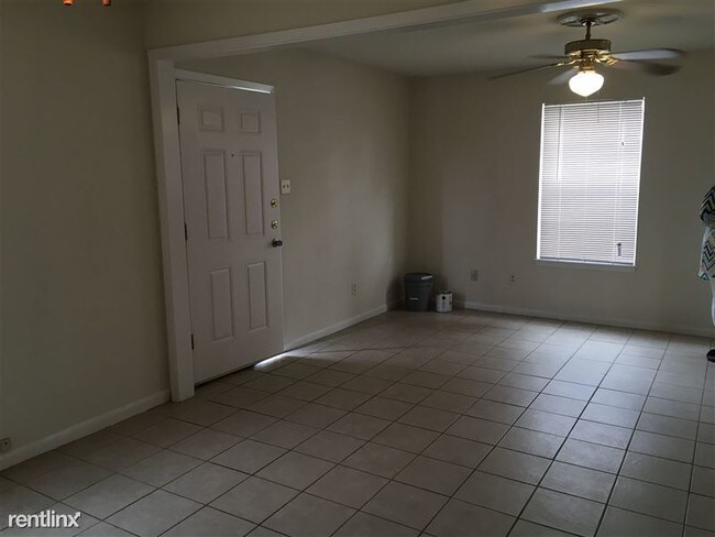 Foto del edificio - 3 br, 2 bath 4plex - 401 Manuel Dr B